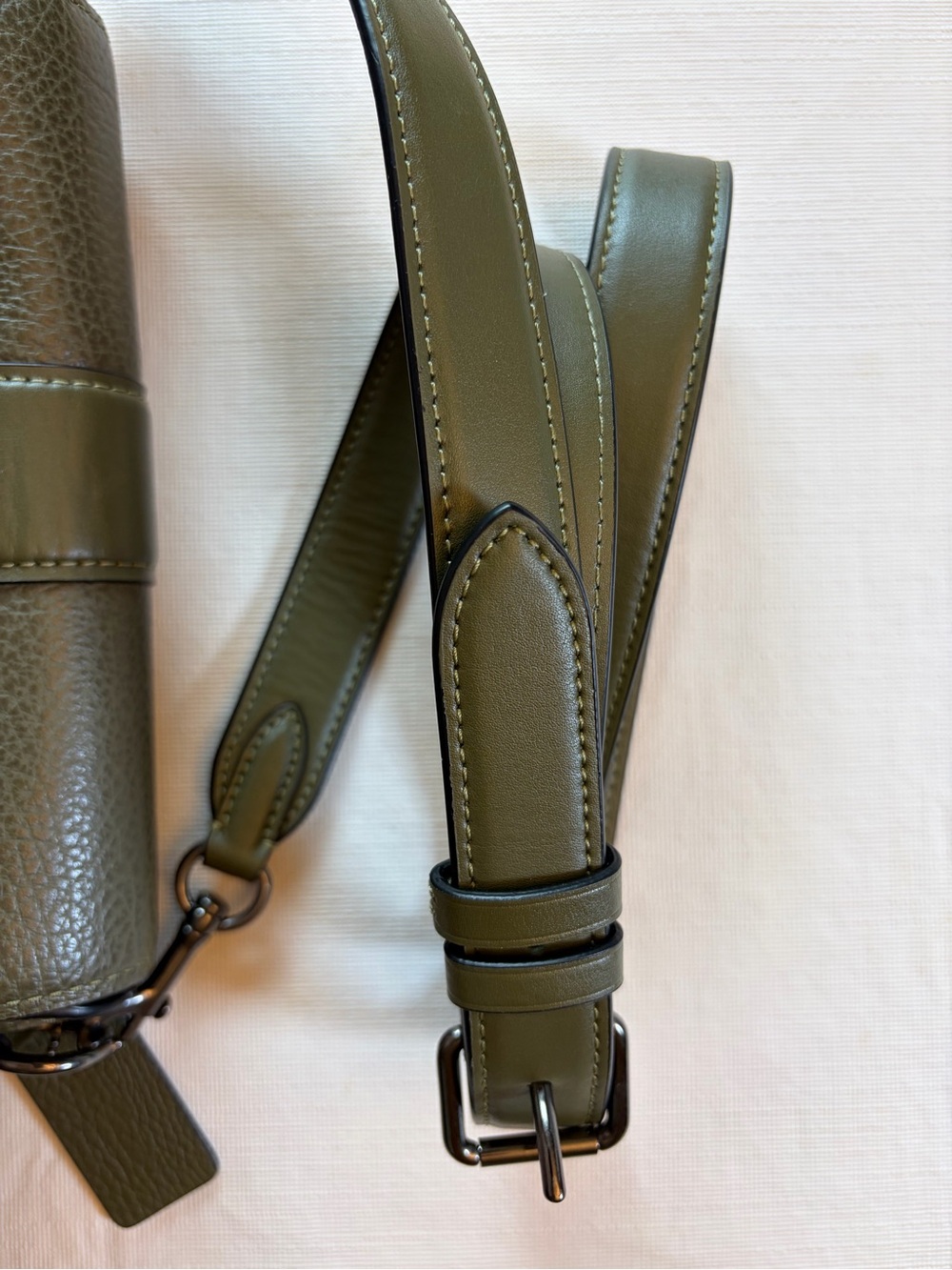 Olive Green vintage and rare Coach Leather & Suede Crossbody Bag - Picture 7 of 10